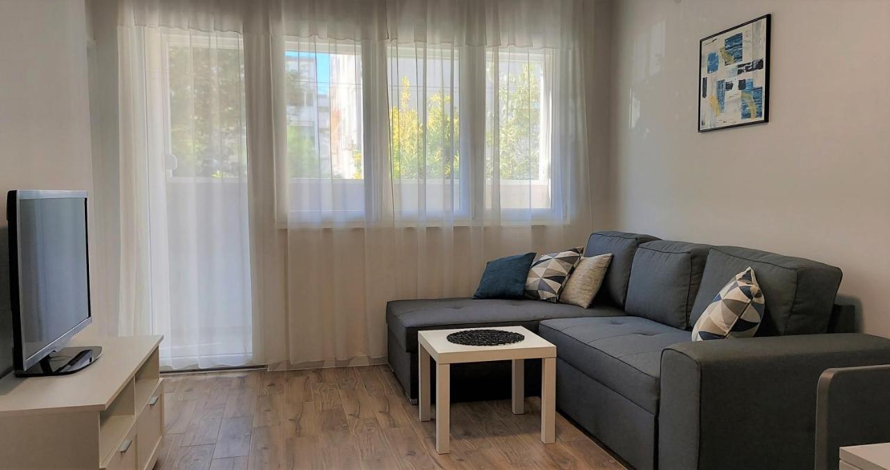 Adora Apartment Split