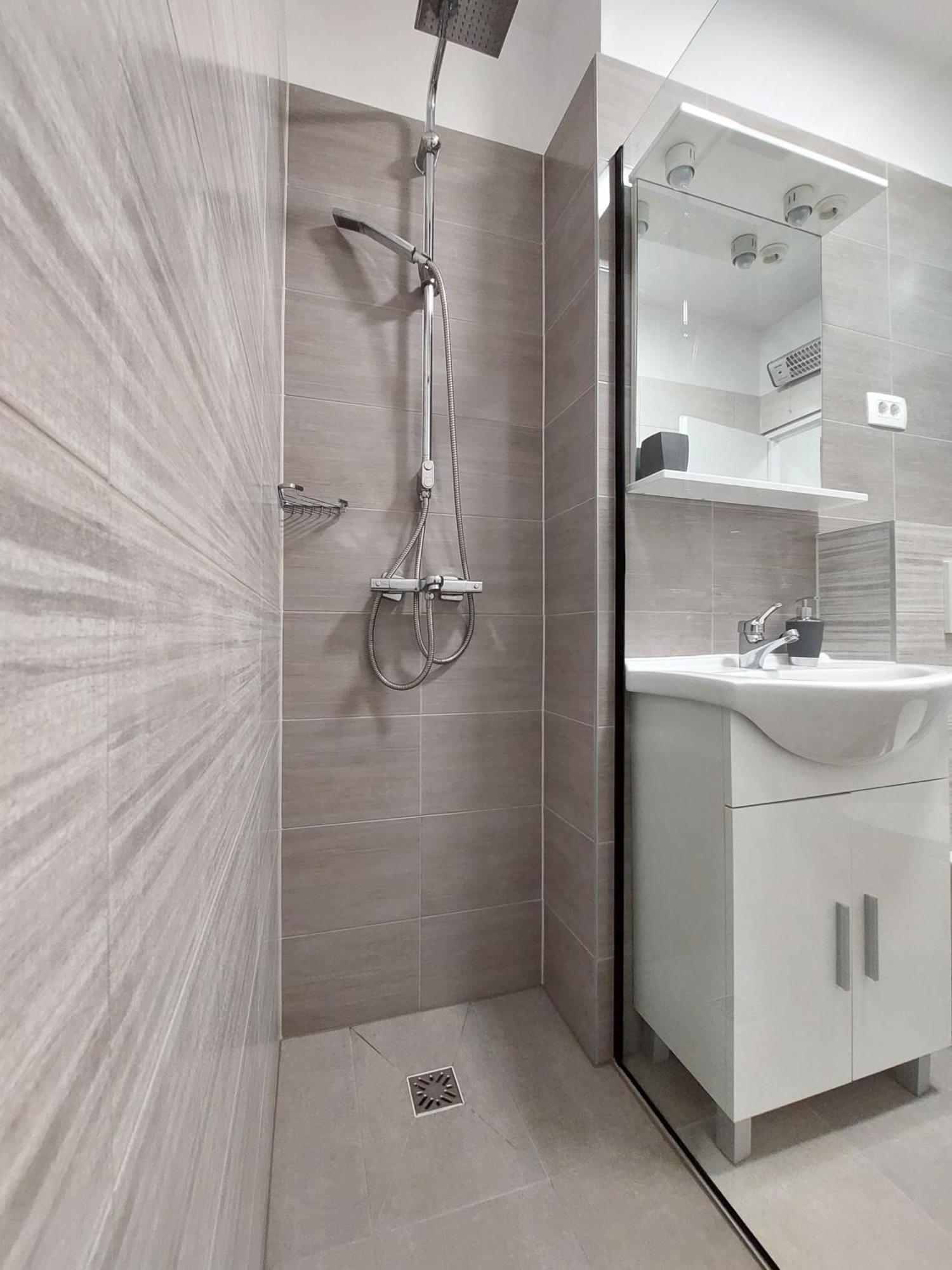 Apartman Adora